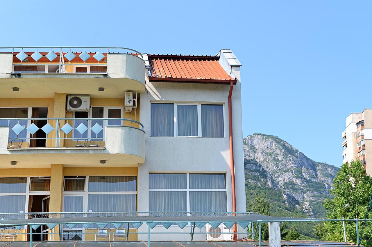 Family Art-Hotel Zora Βράτσα Εξωτερικό φωτογραφία