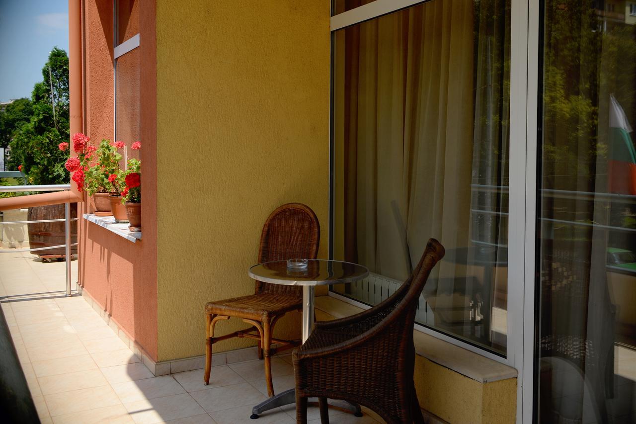 Family Art-Hotel Zora Βράτσα Εξωτερικό φωτογραφία